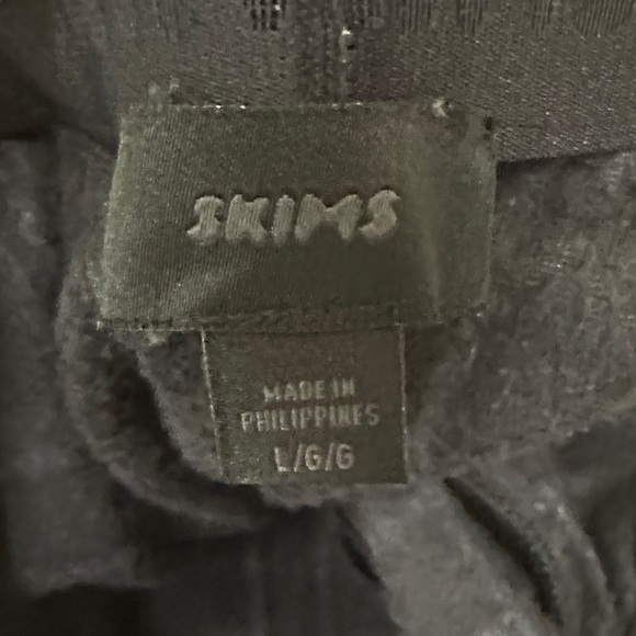 SKIMS Plaid lounge set - Picture 9 of 11